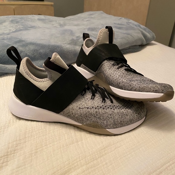 nike womens gym shoes